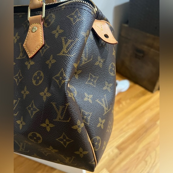 Louis Vuitton bag / Louis Vuitton hand bag / Louis Vuitton duffel bag / purse - Picture 3 of 14